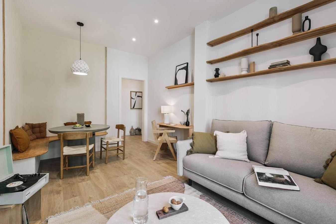 Pontone - 2 Bedrooms And Balcony In Eixample Dreta Apartamento